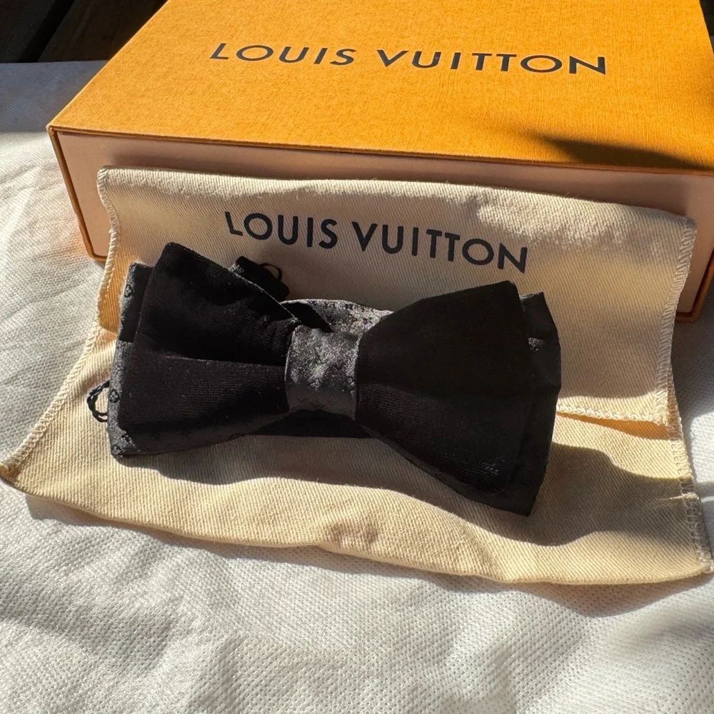 🔥LV VELVET 26’🔥💯🆕 RARE LOUIS VUITTON MONOGRAM BLACK TIE BOW TIE STUNNING - Picture 12 of 16